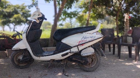 પ્લેજર સ્કૂટી વેચ વાની છે