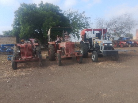 યુવરાજ 215 અને મહેન્દ્રા 275