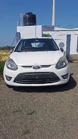 ફોર વ્હીલ વેચવાની છે