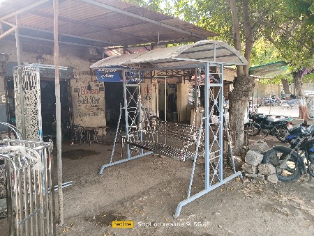 છત સાથે જુલો વેચવાનો છે