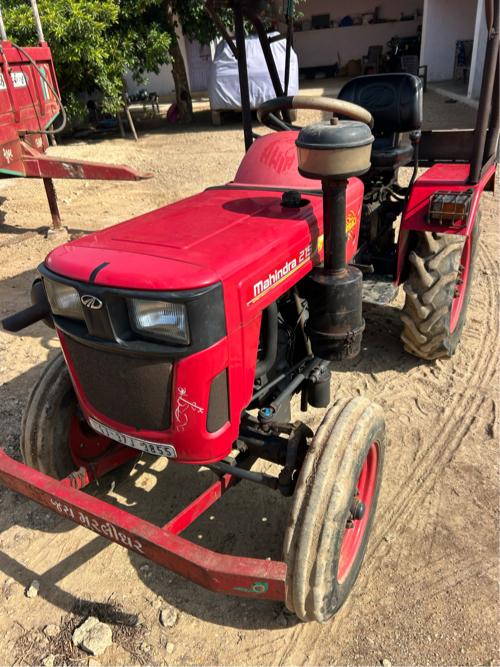 Mahindra yuvraj 215