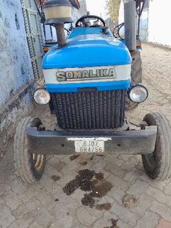 ટ્રેક્ટર વેચવાનું છે