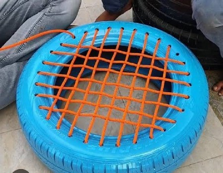 ટાયર દોરી થી  ભરેલા છે