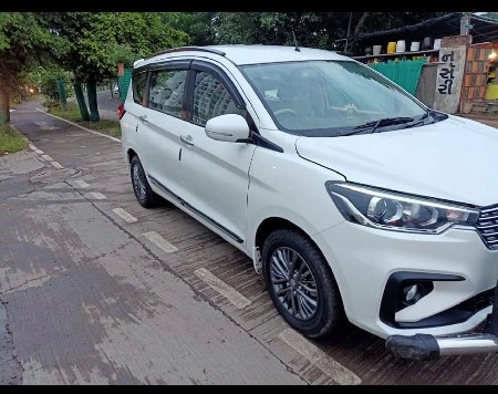 ફોર વ્હીલ કાર વેચવાની છે