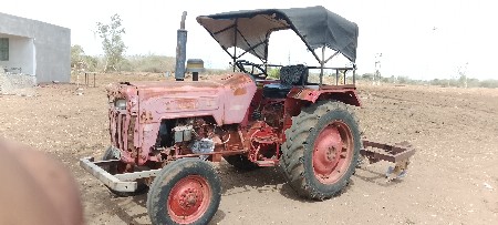 ટ્રેક્ટર વેચવાનું છે
