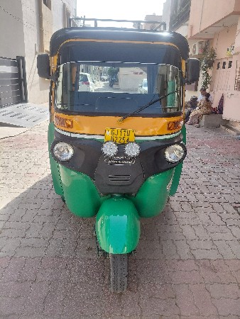 bajaj maxima cng wider
