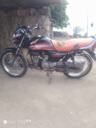 ડીલક્ષ ગાડી વેચવાની છે
