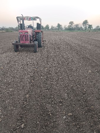 ૪૭૫ મહેદરા ટ્રેક્ટર વેસવાનૂસે
