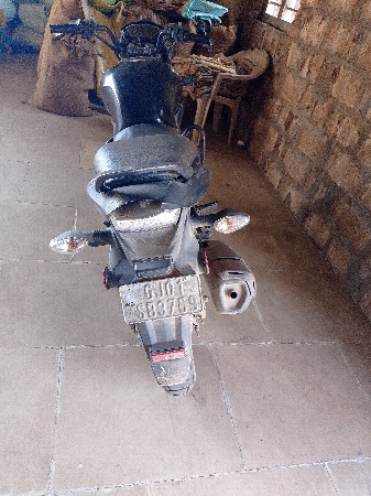 ગાડિવેસવિકોયપણગાડીસાલેસાટાકવાછે