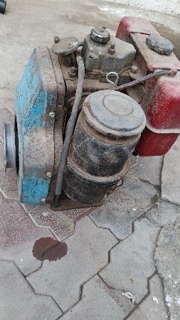 રીક્ષા નું એન્જીન વેચવાનું છે.