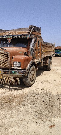 6 ટાયર ડમ્પર વેચવાનું છે