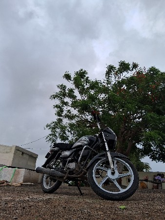વેચવાની છે