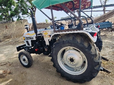 ટ્રેક્ટર અને થ્રેસર વેચવાનું છે