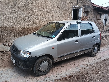 કાર વેચવાનો છે.