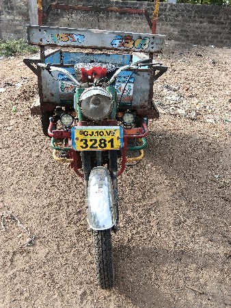 છકડો રીક્ષા વેચવાની છે