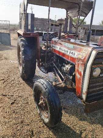 ટ્રેક્ટર વેચવાનું છે
