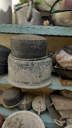 હોસ્ટેલનો માલ સામાન વેંચવાનો છે