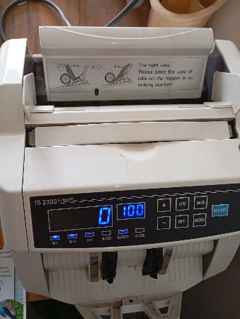 મની કાઉન્ટિંગ મશીન