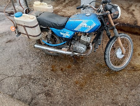 સુઝુકી મેક્સ 100