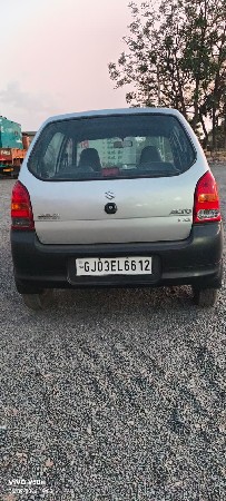 ફોર વ્હીલ-કાર વેચવાની છે