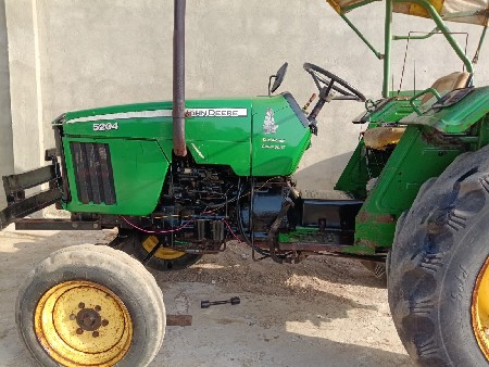 જોન ડીયર 5204
મોડલ 2011