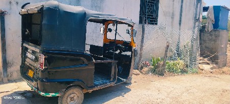 maxima Bajaj Z