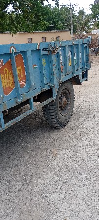 ટેલર વેચવાનું છે