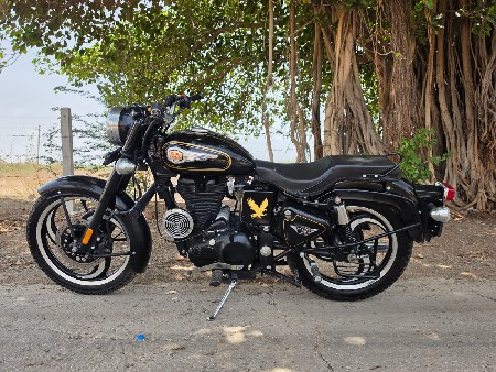 Royal Enfield 
( 9016809286