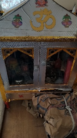 મંદિર વેચવાનુ છે