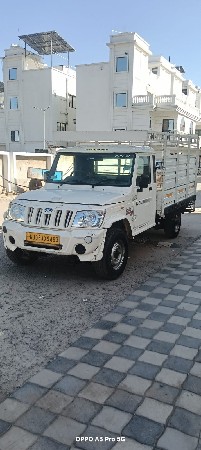 બોલેરો મેક્સી ટ્રક વેચવાનો છે.