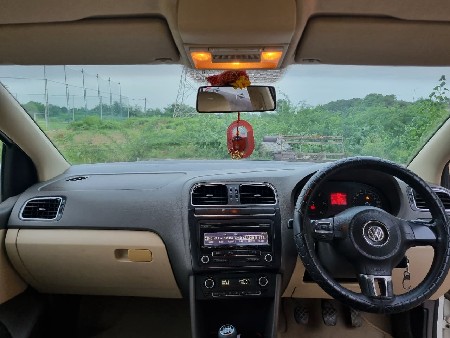 ફોર વીલ વેચવાની છે.