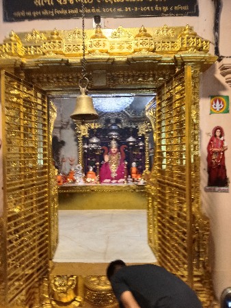 જમીન વેચવાની છે