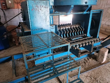 તેલ કાઢવાનું મશીન સાવ નવું છે