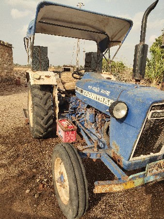 ટ્રેક્ટર વેચવાનું છે