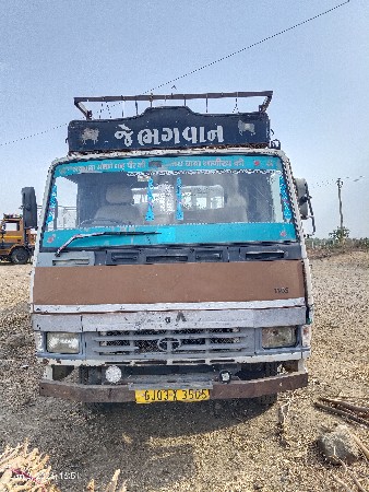 TATA 709