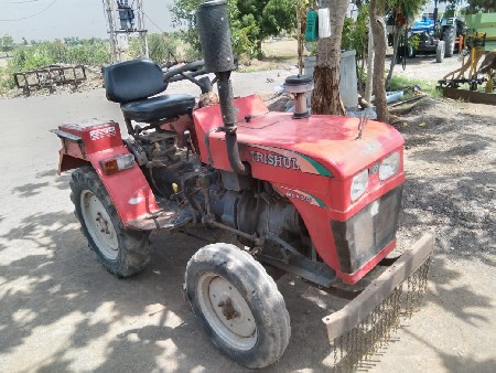 ટ્રેક્ટર વેચવાનું છે