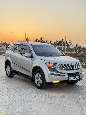 MAHINDRA XUV W8