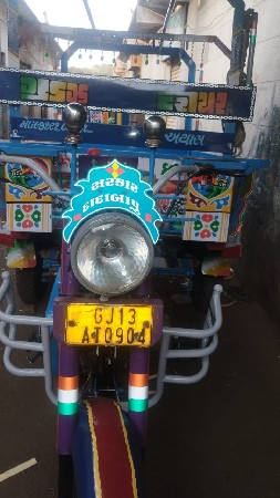 છકડો રીક્ષા વેચવાની છે