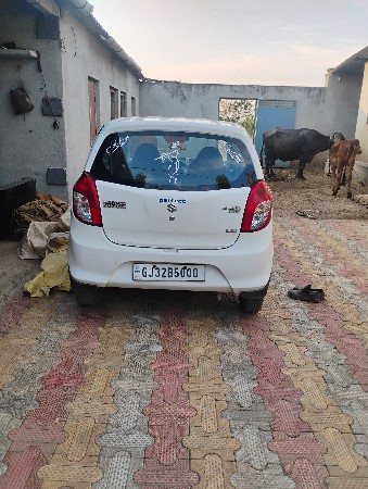 ફોર વ્હીલ-કાર વેચવાની છે