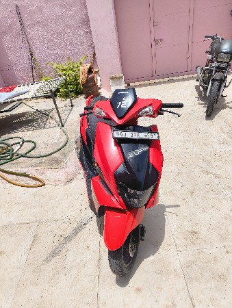 Suzuki Avenis