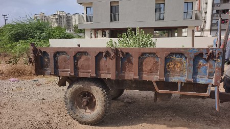 ટેક્ટર 
મહિન્દ્રા ને સ્વરાજ