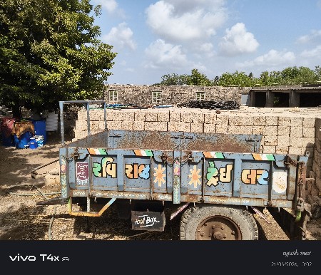 આ ટ્રેક્ટર વેચવા નું છે