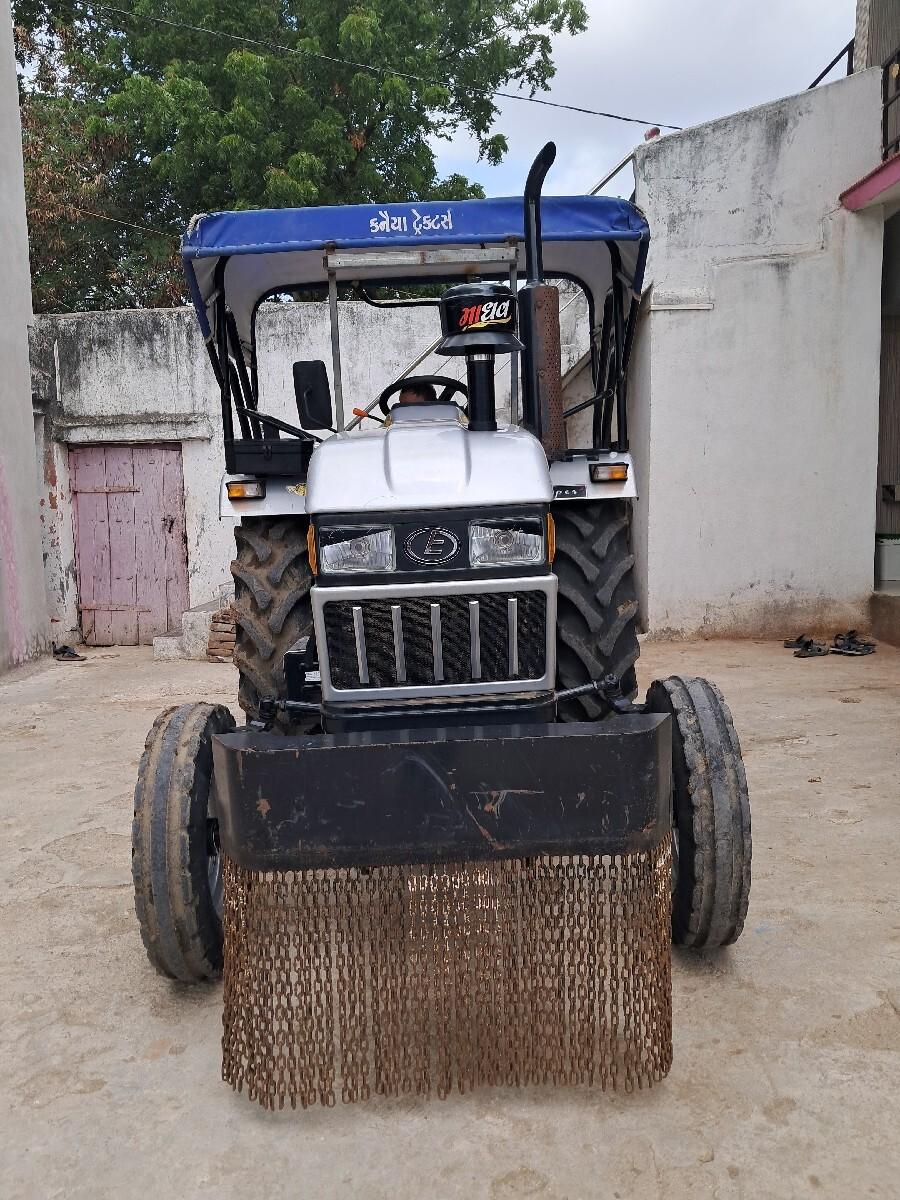 ટ્રેક્ટર વેચવાનું છે