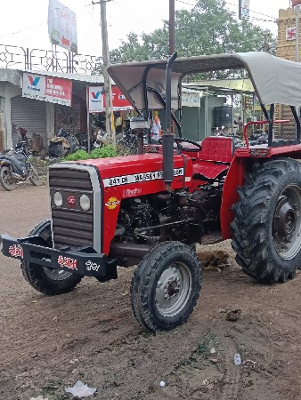 ટ્રેક્ટર વેચવાનું છે