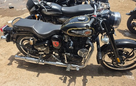 Royal Enfield 
( 9016809286