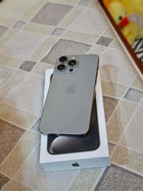 15 pro max 256 gb with bill box 
Waranty puri