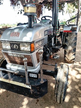 ટ્રેક્ટર વેચવાનું છે.