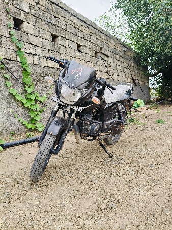 બજાજ પલસર વેચવાની છે