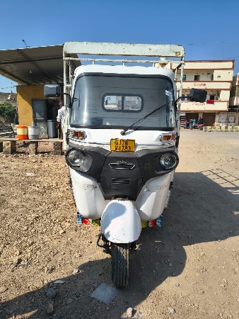 Bajaj maxima  C