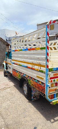 બોલેરો મેક્સી ટર્ક પ્લસ .